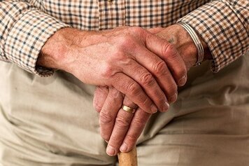 “Gavà t’Ajuda”, servei municipal per a persones grans o amb dificultats / servicio municipal para personas mayores o con dificultades