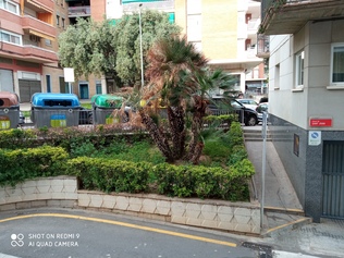 Mejorar el acceso entre las calles Sant Joan y Carrer de Begues y el jardín adyacente